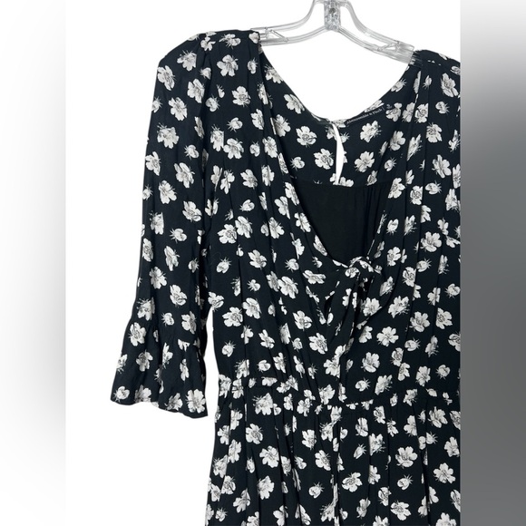 Abercrombie & Fitch Black Floral Tie-Front Romper Women’s Small Boho Coquette - Picture 3 of 7